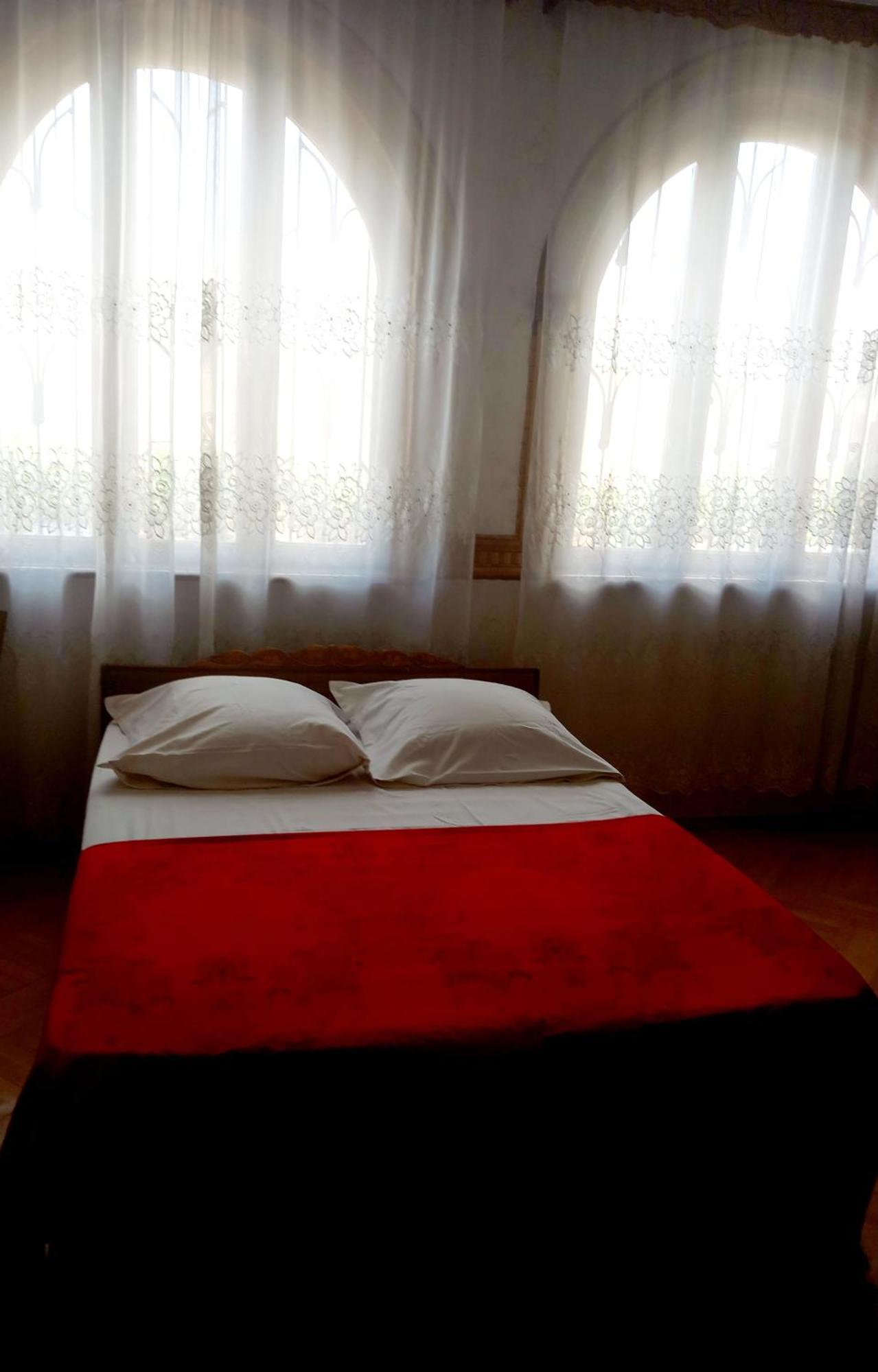Guli Hotel Gori Buitenkant foto