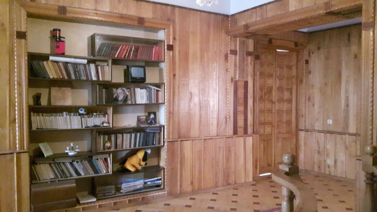 Guli Hotel Gori Buitenkant foto