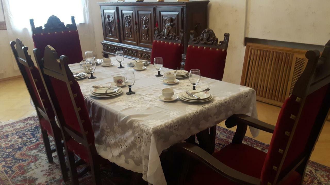 Guli Hotel Gori Buitenkant foto